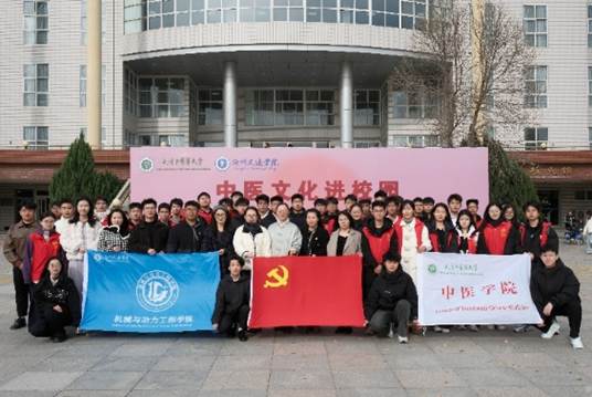 一群人站在建筑前 AI 生成的内容可能不正确。 一群人站在建筑前 AI 生成的内容可能不正确。